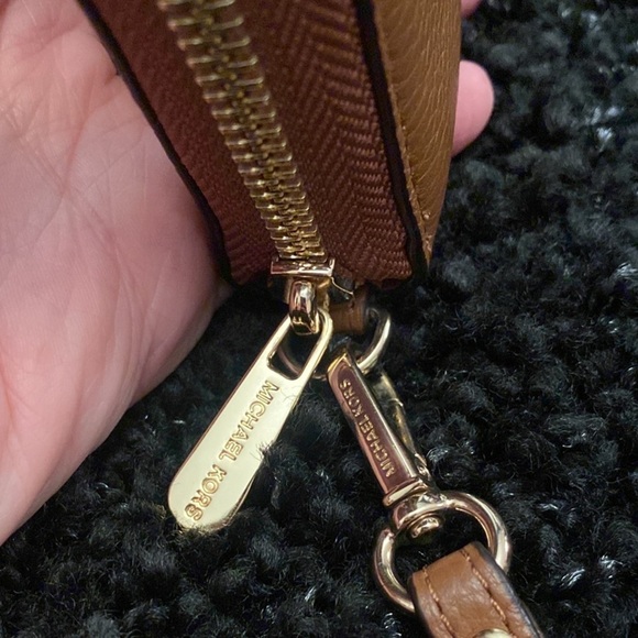 BRAND NEW Michael Kors Leather Wristlet Wallet - Picture 10 of 14